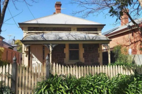 Beautiful Victorian Home + 3Br + Modern + Peaceful